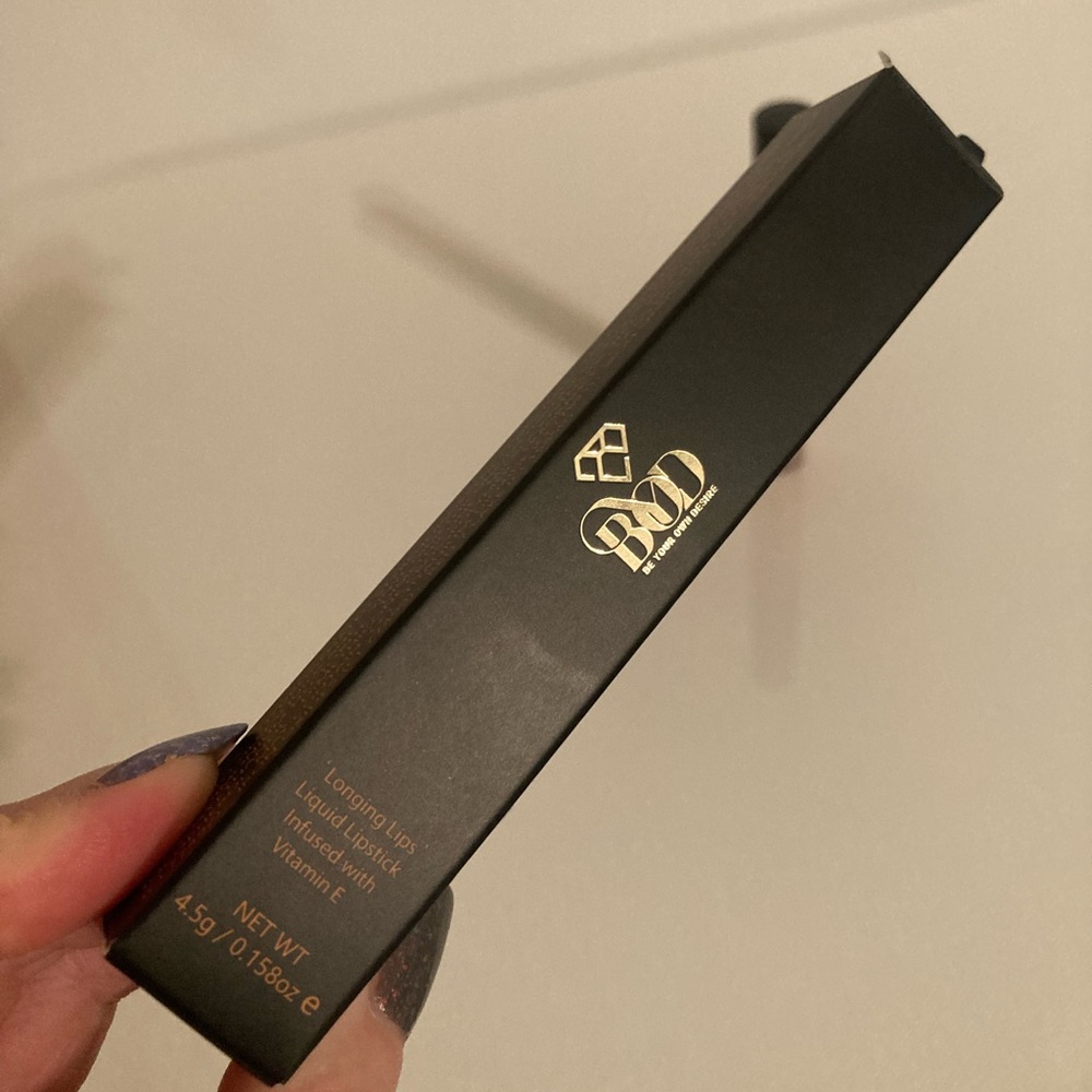 BYOD LONGING LIPS MATTE LIQUID LIPSTICK with Vitamin E - Straight Forward - Picture 2 of 10